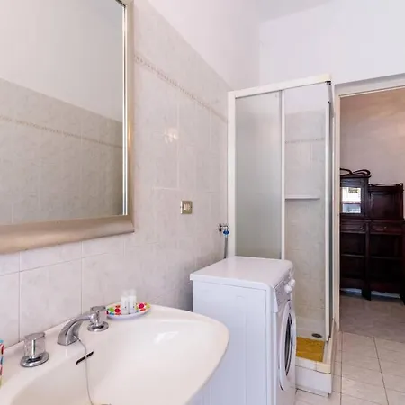 Goethe - 2 - 100m Stazione - 200m Palafiori Apartmán *