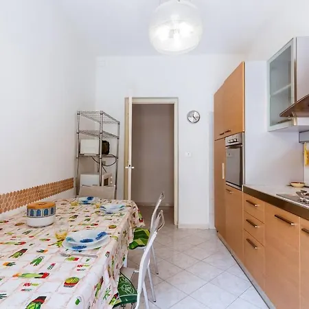 Goethe - 2 - 100m Stazione - 200m Palafiori Apartmán *