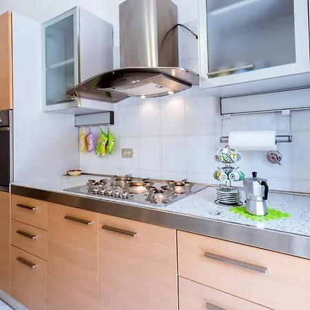 Apartment Goethe - 2 - 100m Stazione - 200m Palafiori Sanremo